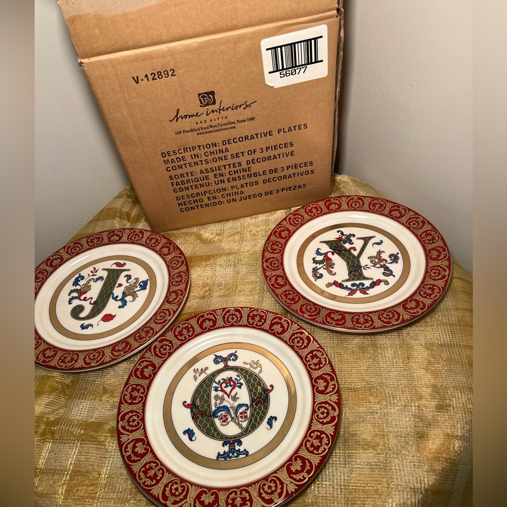 Home Interiors Christmas decorative wall plates “JOY”. New in box. 8” round
